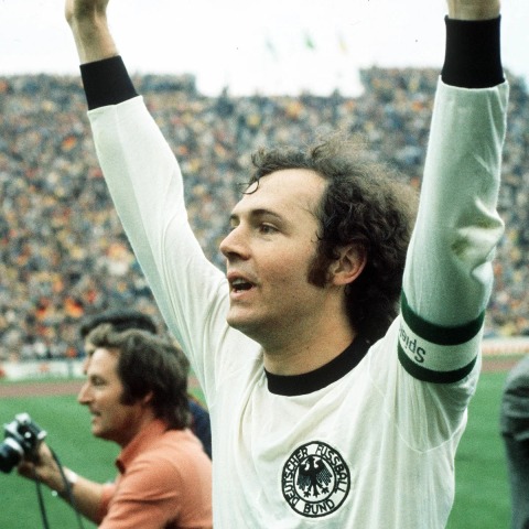 The 10 Greatest Defenders in Football History