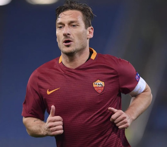 Top 10 One-Club Football Legends in History